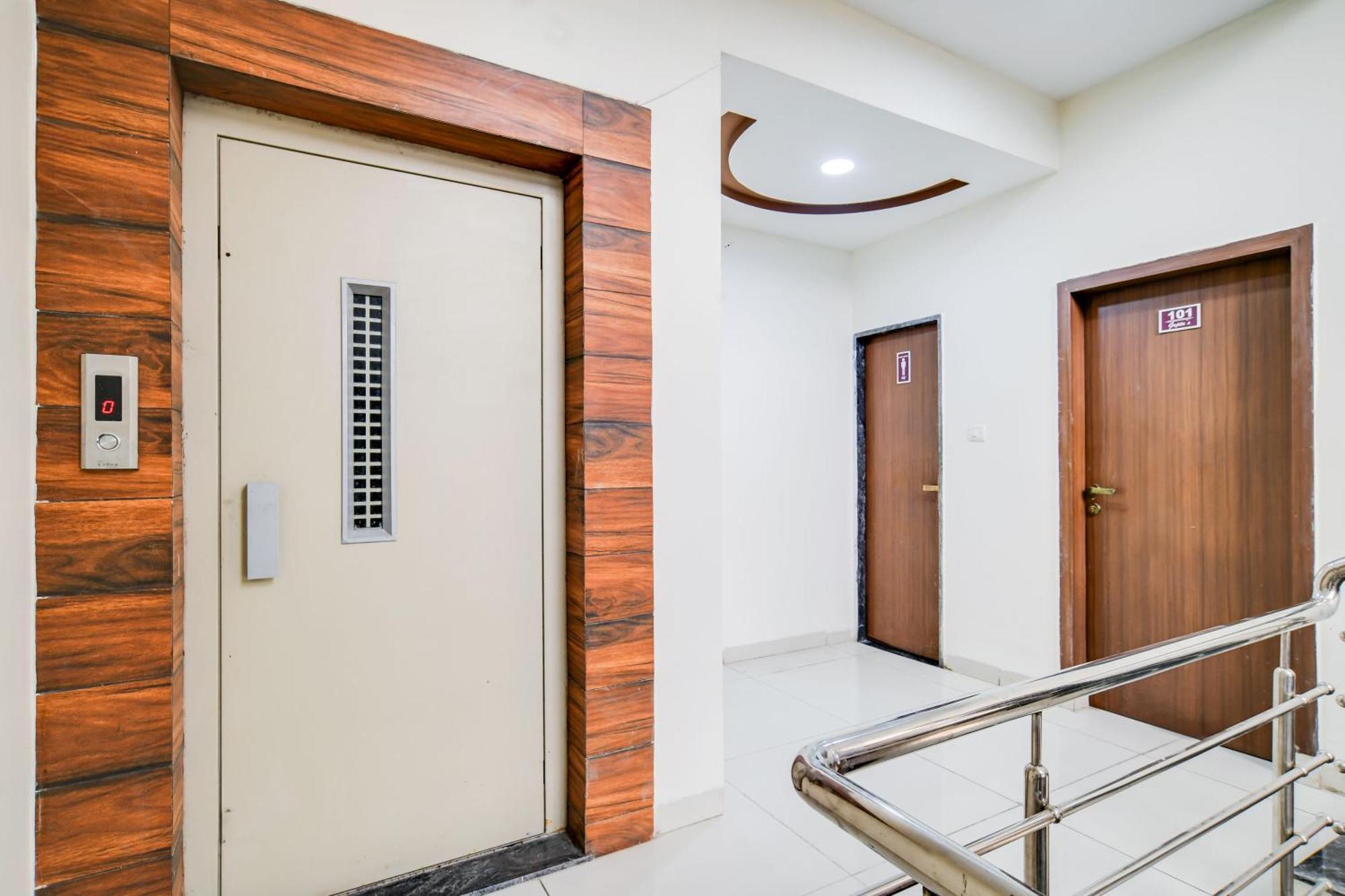 Super Collection O Indore Near Omax City 1 Kanadiya ภายนอก รูปภาพ