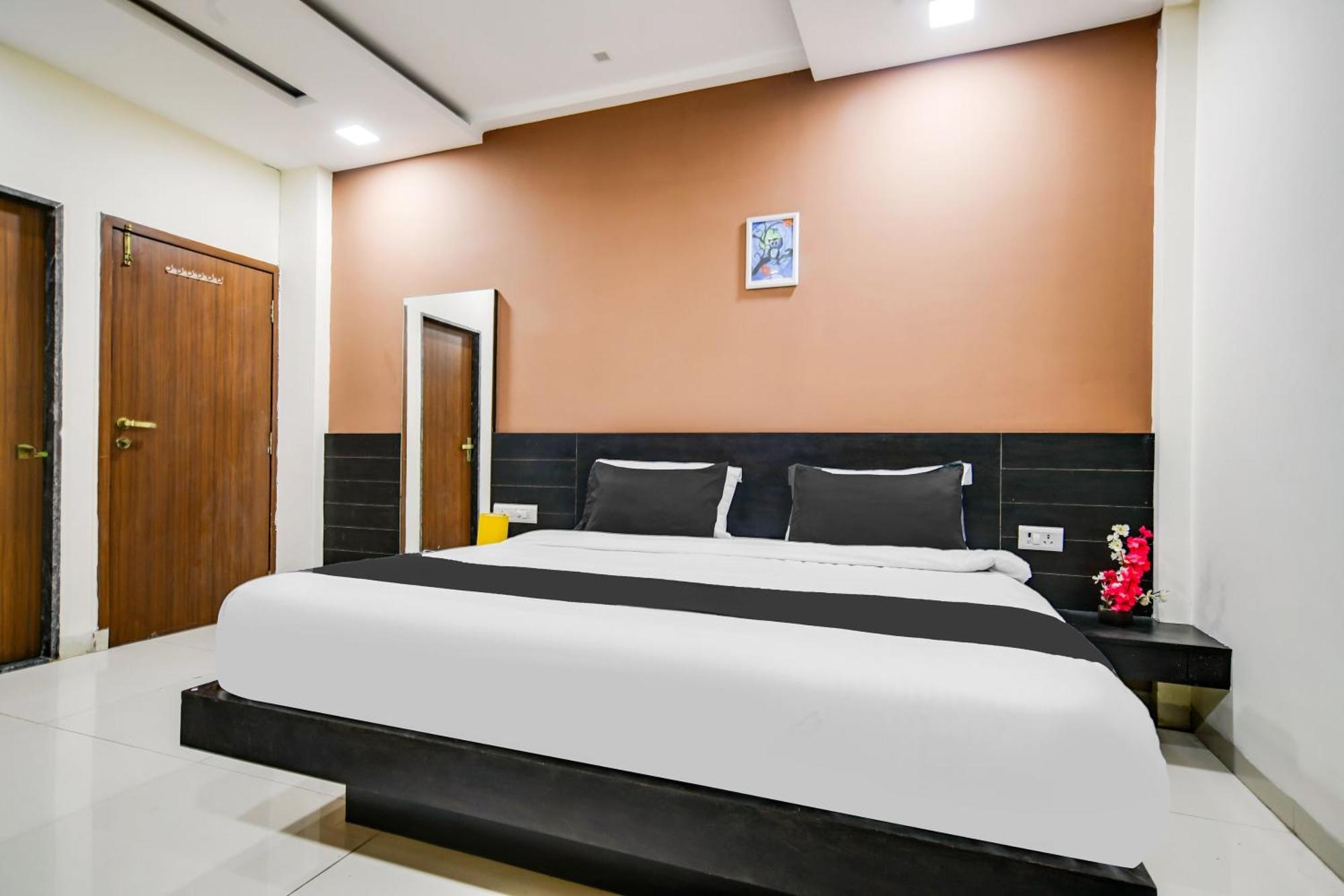 Super Collection O Indore Near Omax City 1 Kanadiya ภายนอก รูปภาพ