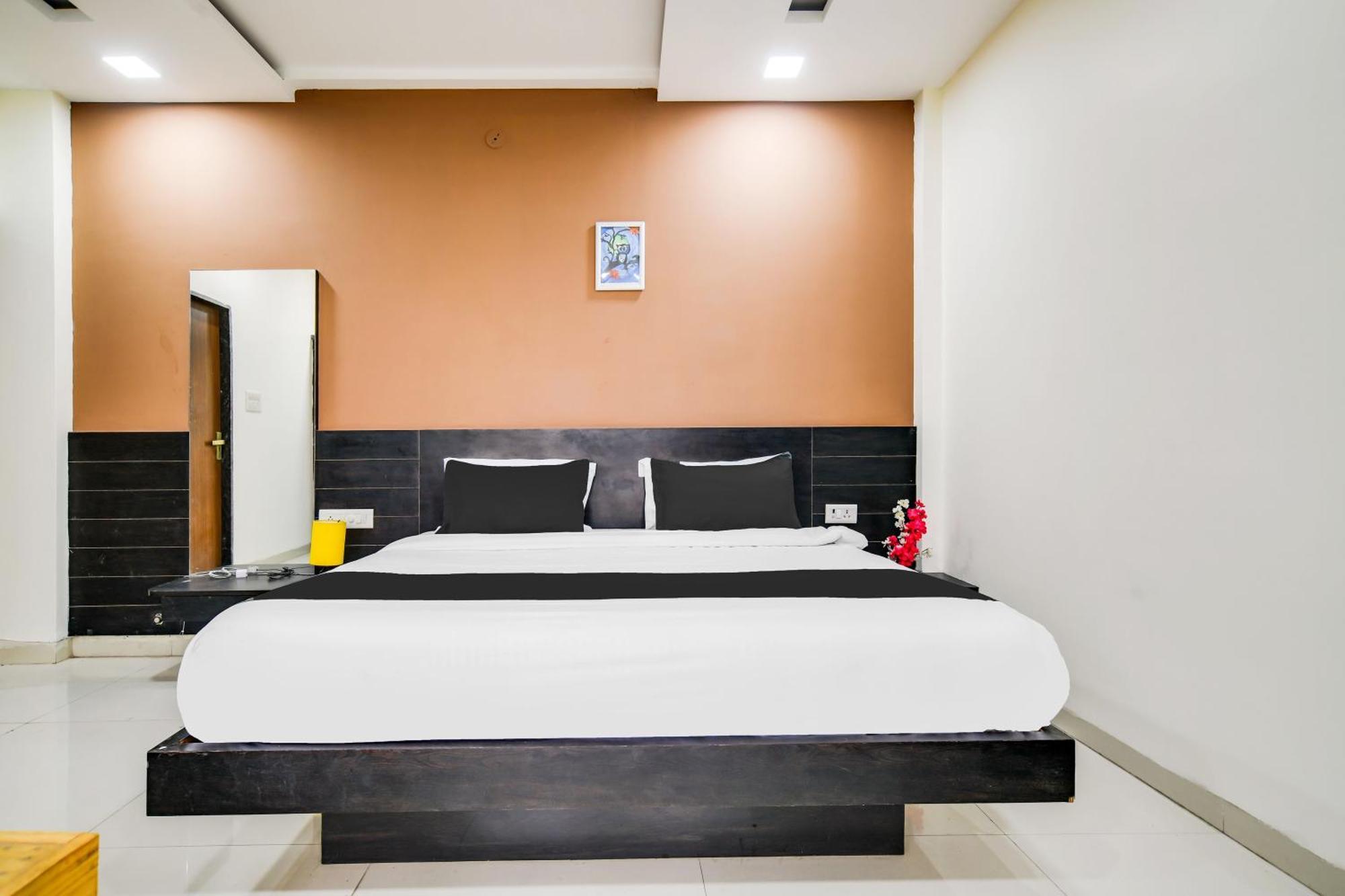 Super Collection O Indore Near Omax City 1 Kanadiya ภายนอก รูปภาพ