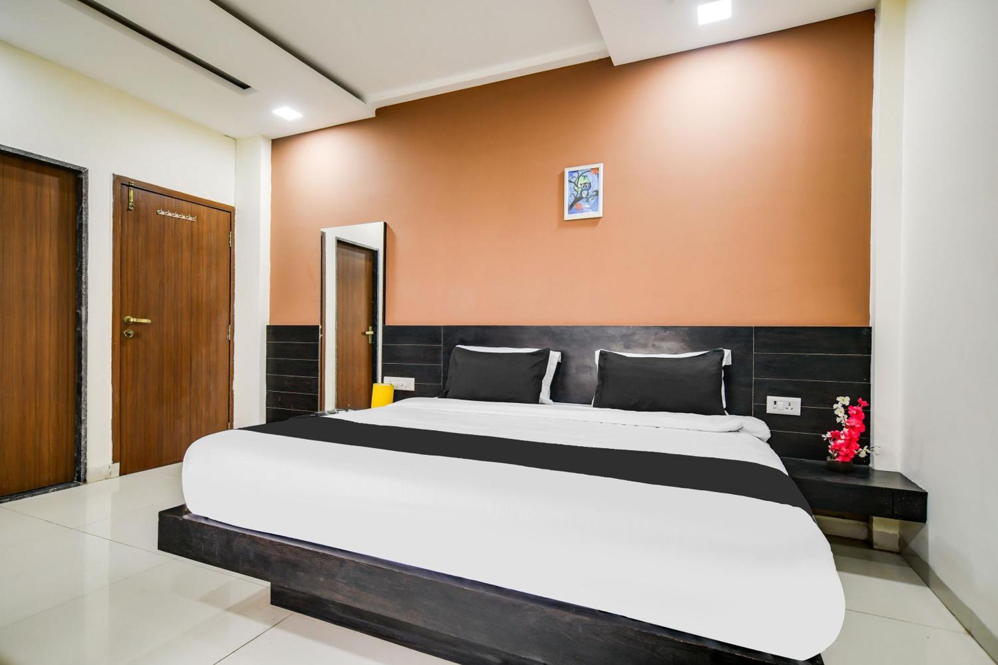 Super Collection O Indore Near Omax City 1 Kanadiya ภายนอก รูปภาพ